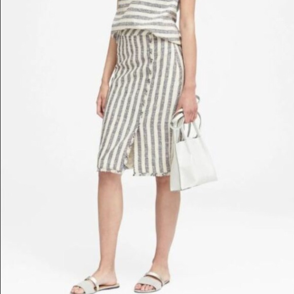 Banana Republic pencil skirt - Picture 2 of 6